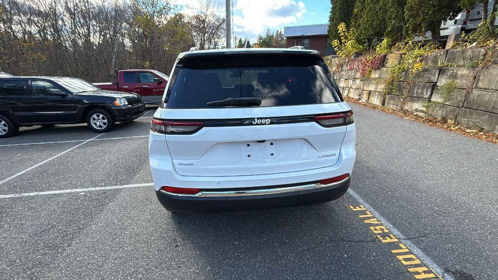 new 2025 Jeep Grand Cherokee car, priced at $40,447