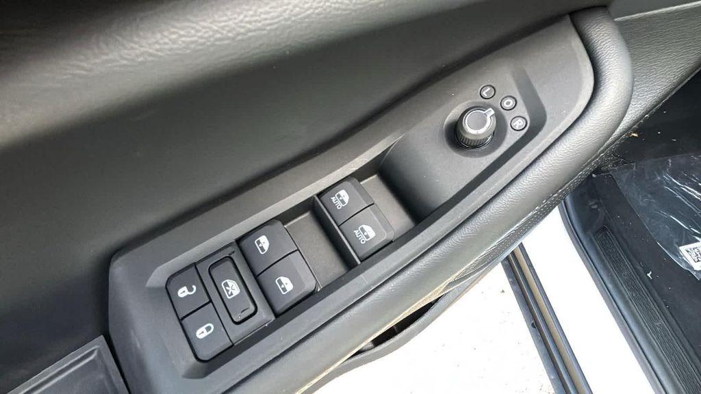 new 2025 Jeep Grand Cherokee car, priced at $40,447