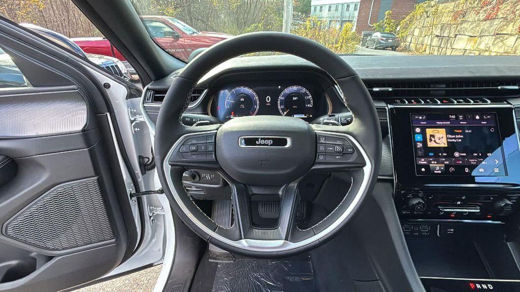 new 2025 Jeep Grand Cherokee car, priced at $40,447