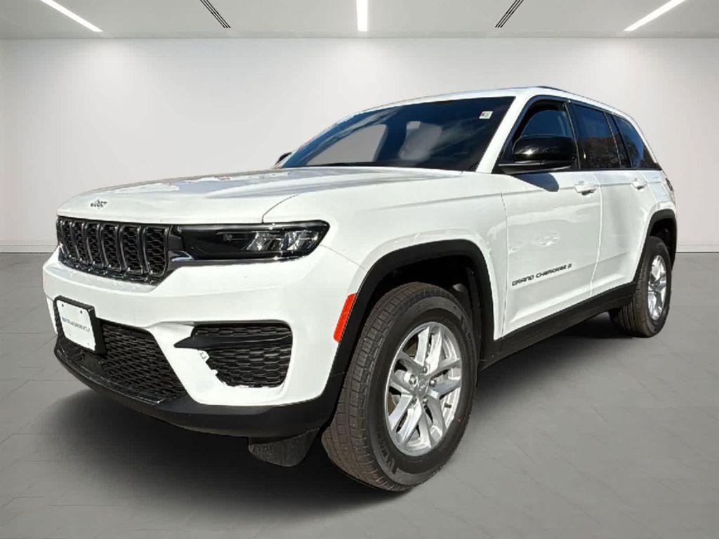 new 2025 Jeep Grand Cherokee car, priced at $40,447