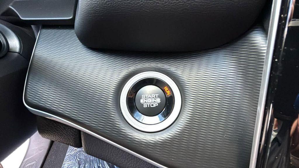 new 2025 Jeep Grand Cherokee car, priced at $40,447