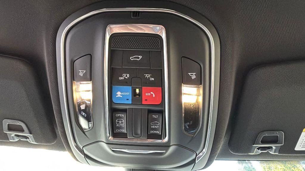 new 2025 Jeep Grand Cherokee car, priced at $40,447