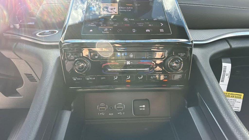 new 2025 Jeep Grand Cherokee car, priced at $40,447