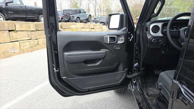 new 2025 Jeep Wrangler car, priced at $45,225