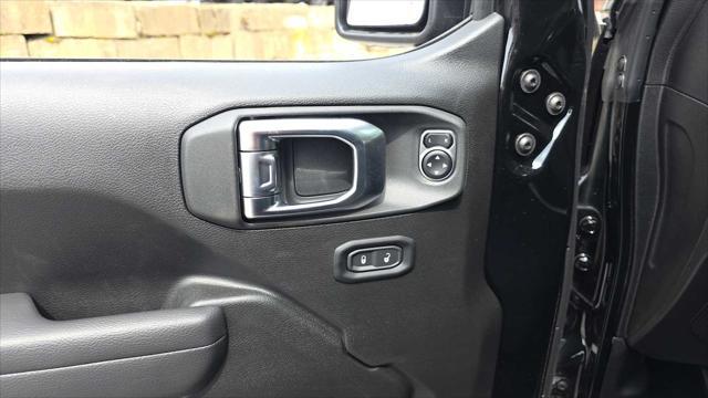 new 2025 Jeep Wrangler car, priced at $45,225