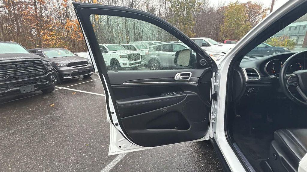 used 2022 Jeep Grand Cherokee car, priced at $29,977