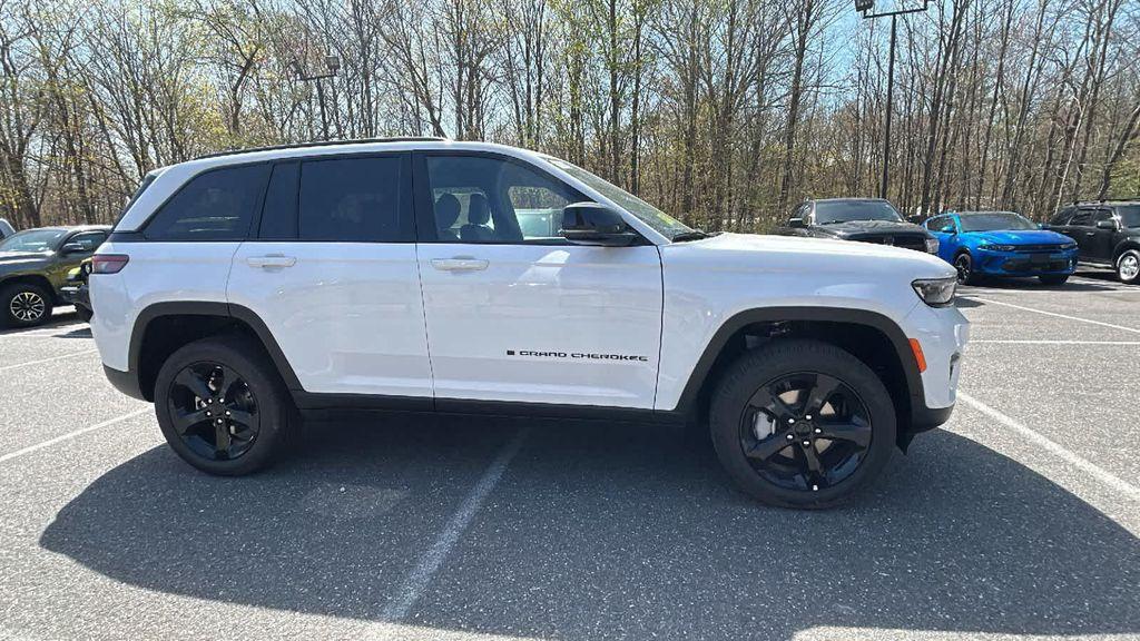 new 2025 Jeep Grand Cherokee car, priced at $48,818