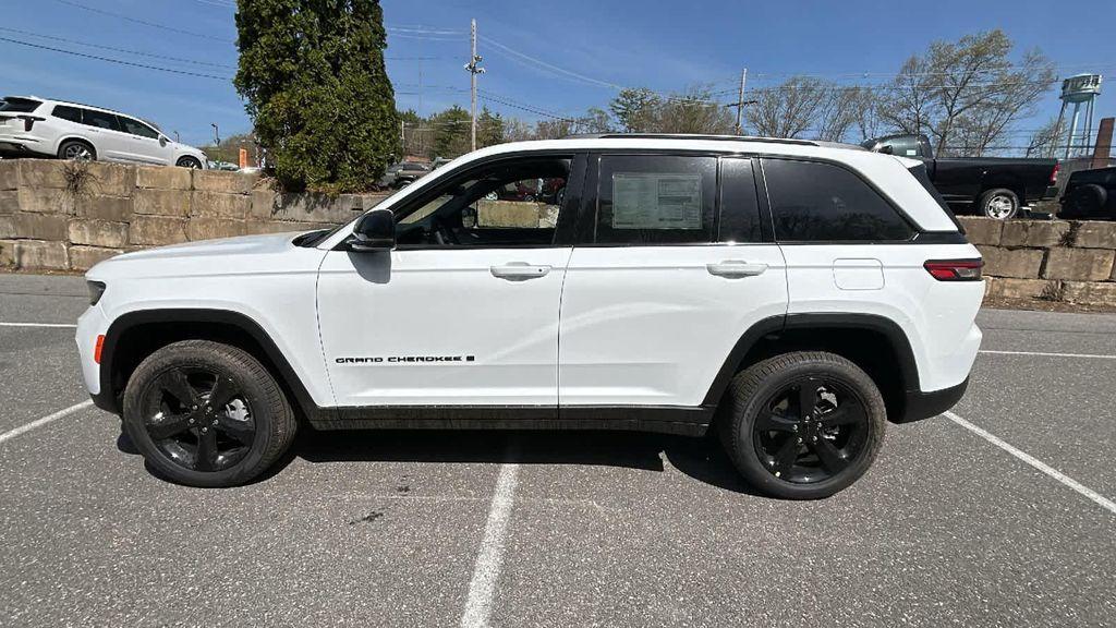 new 2025 Jeep Grand Cherokee car, priced at $48,818
