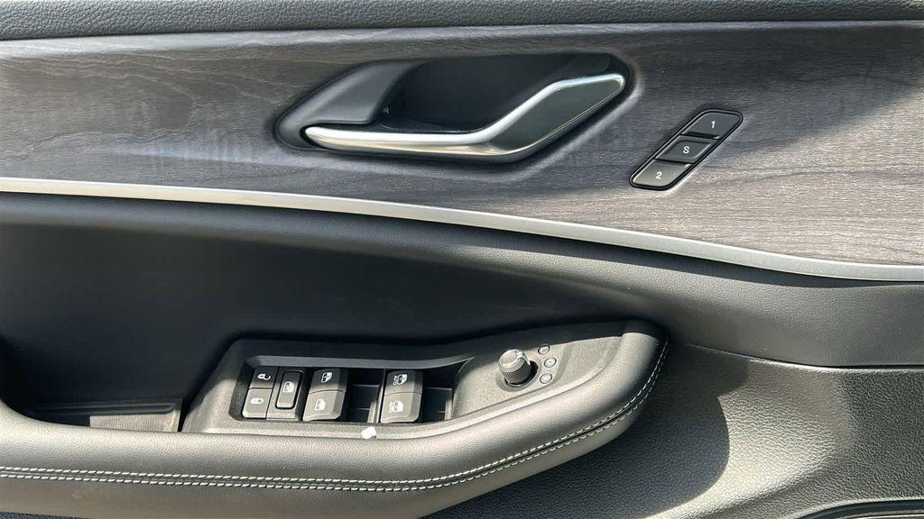 new 2025 Jeep Grand Cherokee car, priced at $48,818