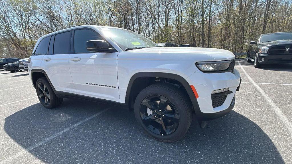 new 2025 Jeep Grand Cherokee car, priced at $48,818