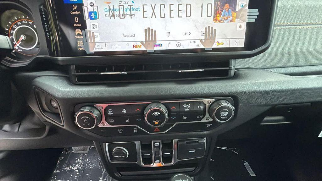 new 2025 Jeep Wrangler car, priced at $48,628