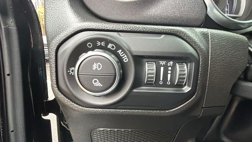 used 2022 Jeep Gladiator car, priced at $40,977