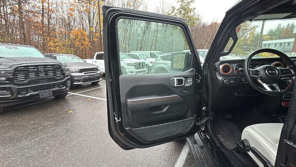 used 2022 Jeep Gladiator car, priced at $40,977