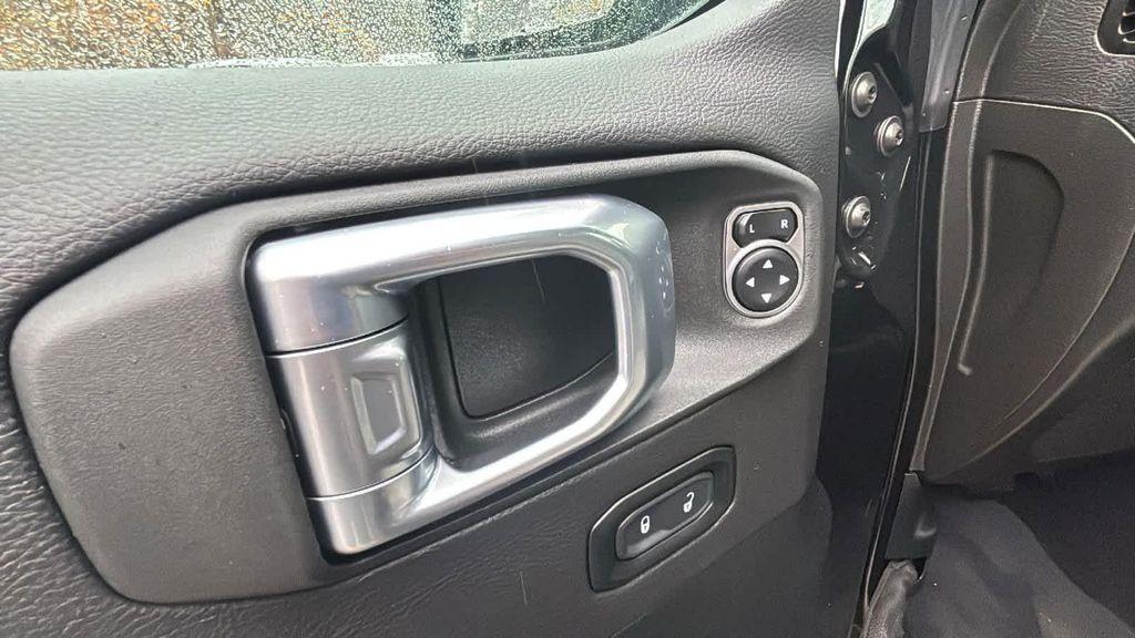 used 2022 Jeep Gladiator car, priced at $40,977