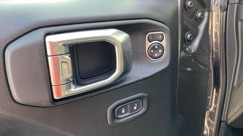 new 2025 Jeep Wrangler car, priced at $40,652