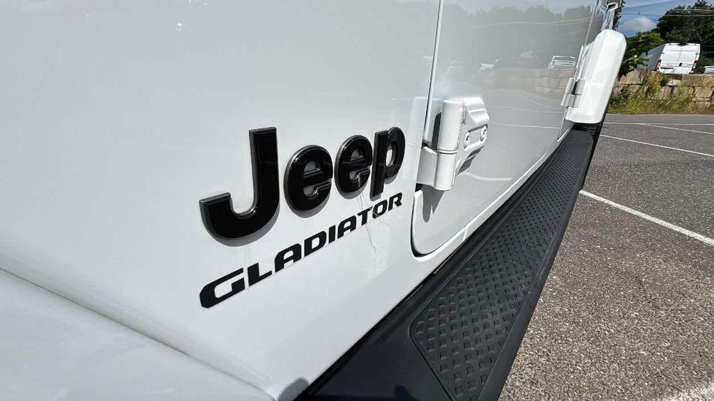 used 2021 Jeep Gladiator car, priced at $38,877