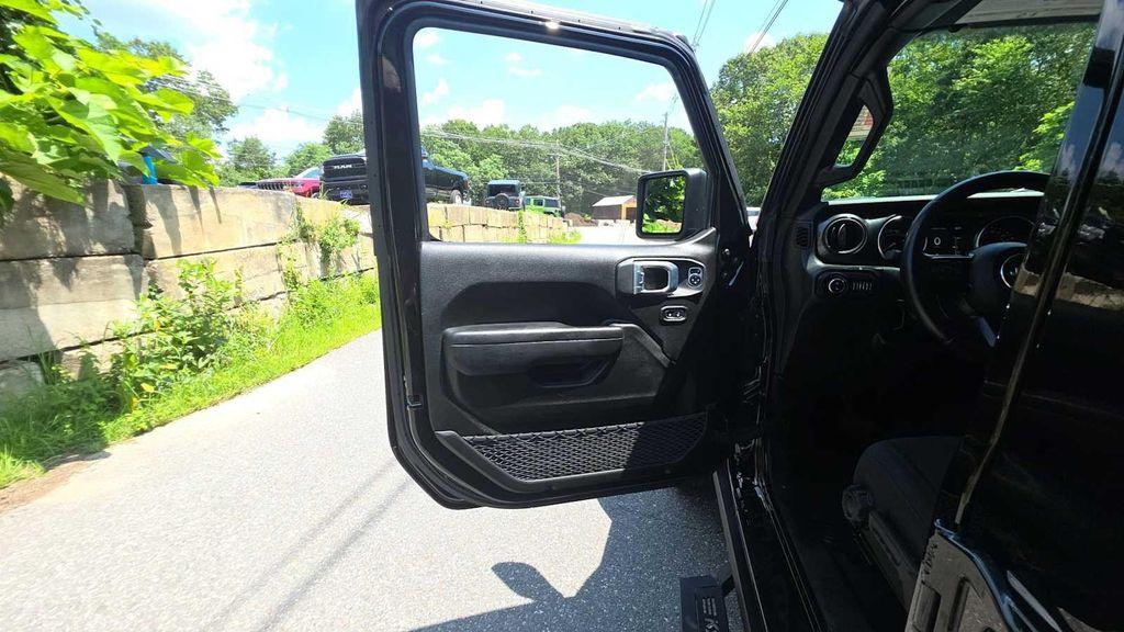 used 2022 Jeep Gladiator car, priced at $34,784