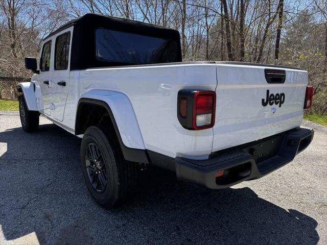 new 2024 Jeep Gladiator car, priced at $42,232