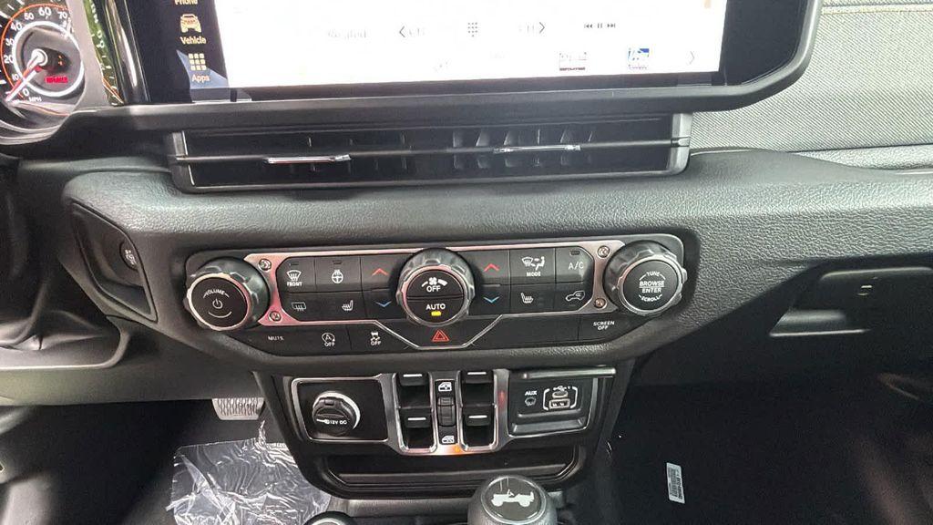 new 2025 Jeep Wrangler car, priced at $46,677