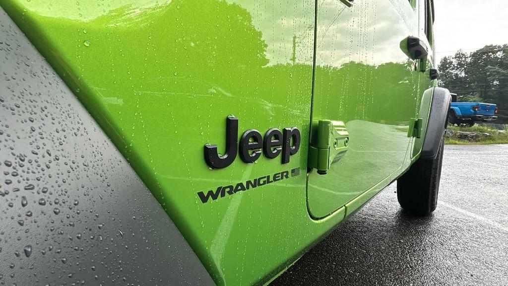 new 2025 Jeep Wrangler car, priced at $46,677