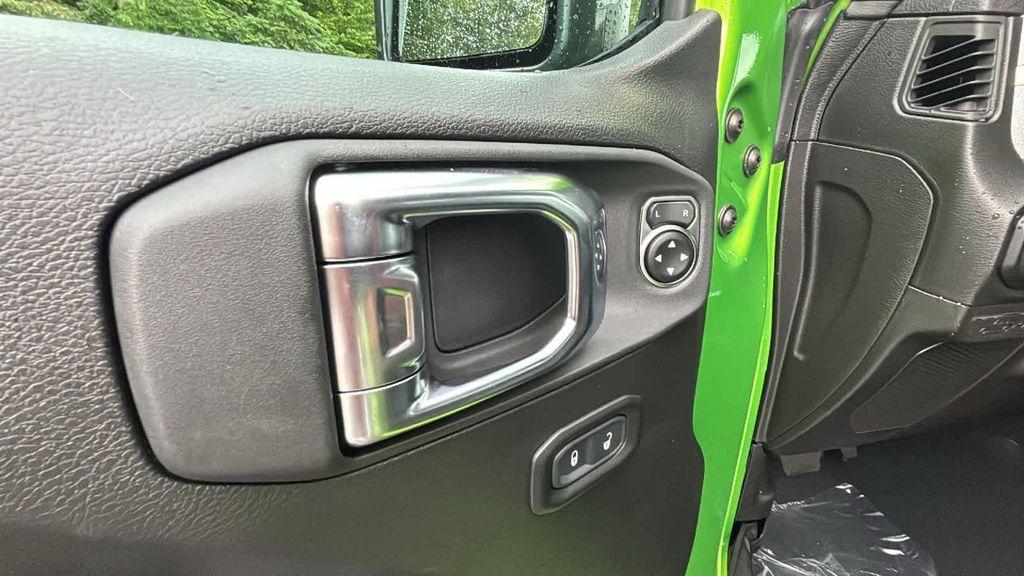 new 2025 Jeep Wrangler car, priced at $46,677