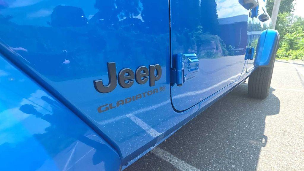 new 2025 Jeep Gladiator car, priced at $51,062