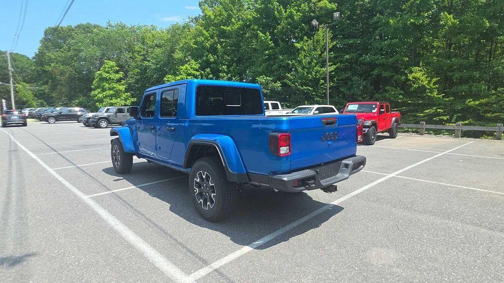 new 2025 Jeep Gladiator car, priced at $51,062