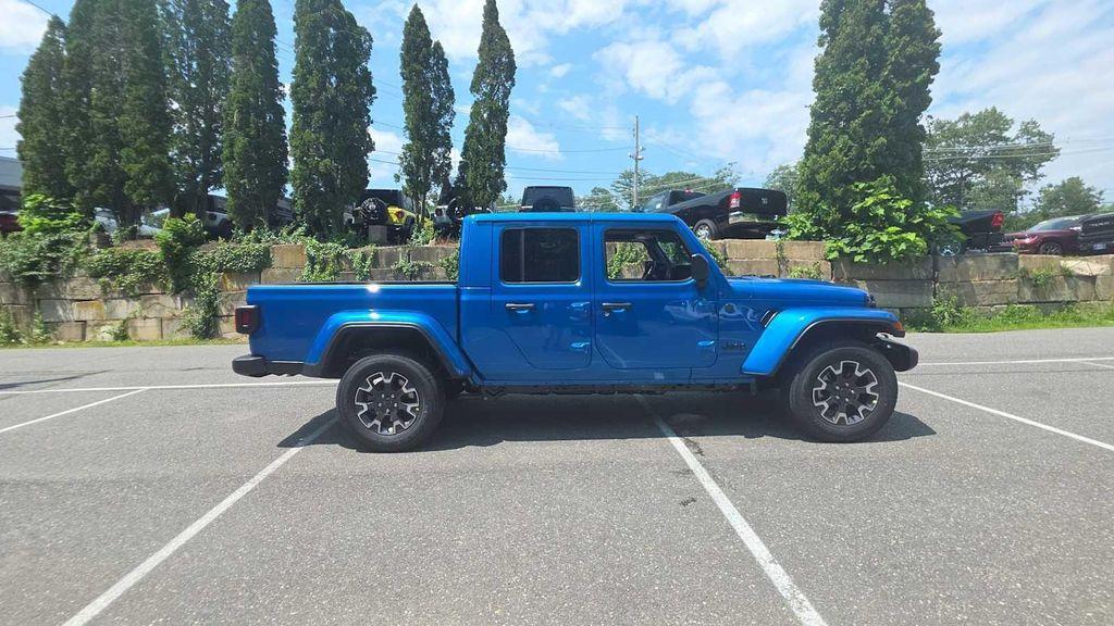 new 2025 Jeep Gladiator car, priced at $51,062