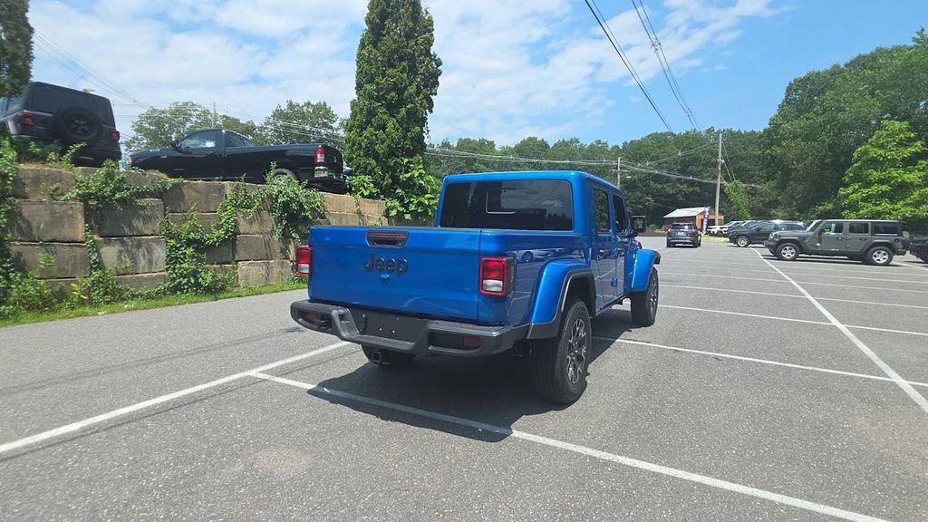 new 2025 Jeep Gladiator car, priced at $51,062