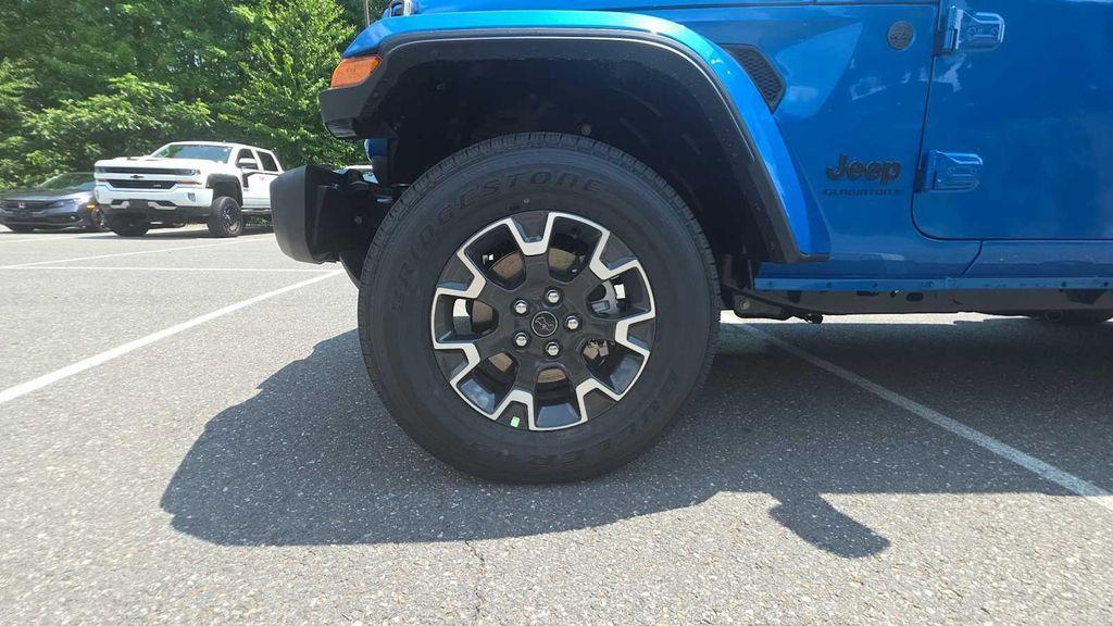 new 2025 Jeep Gladiator car, priced at $51,062