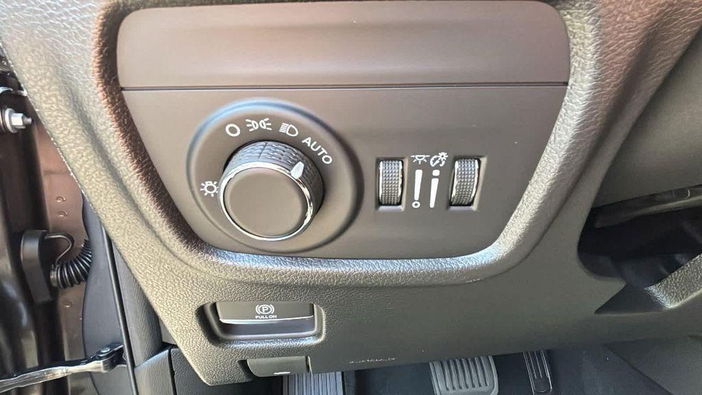 new 2025 Jeep Grand Cherokee car, priced at $41,726