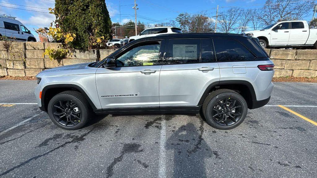 new 2025 Jeep Grand Cherokee car, priced at $51,284