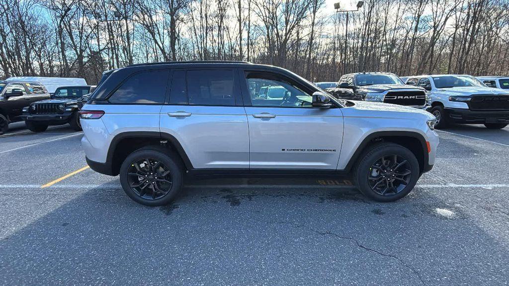 new 2025 Jeep Grand Cherokee car, priced at $51,284
