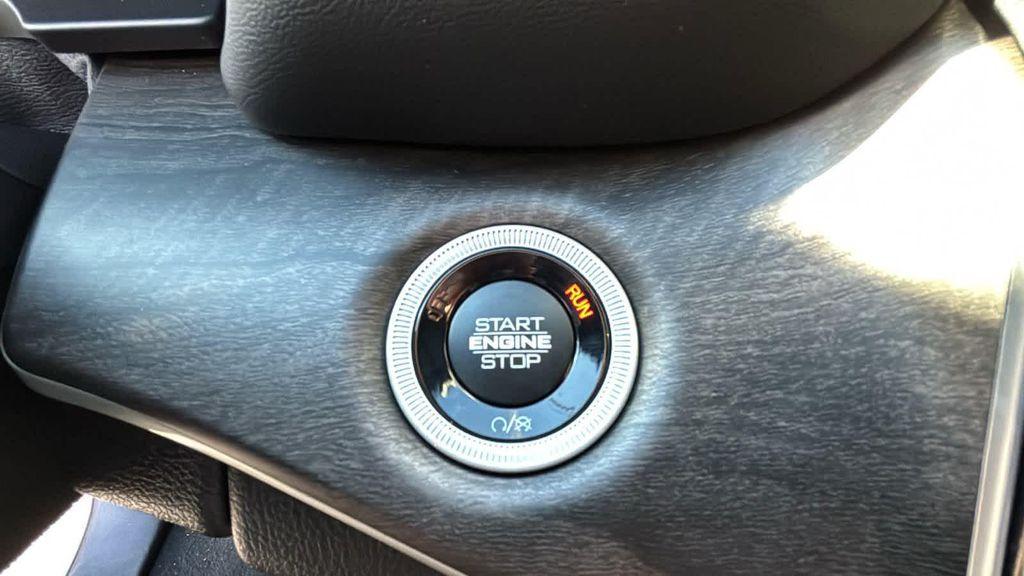 new 2025 Jeep Grand Cherokee car, priced at $51,284