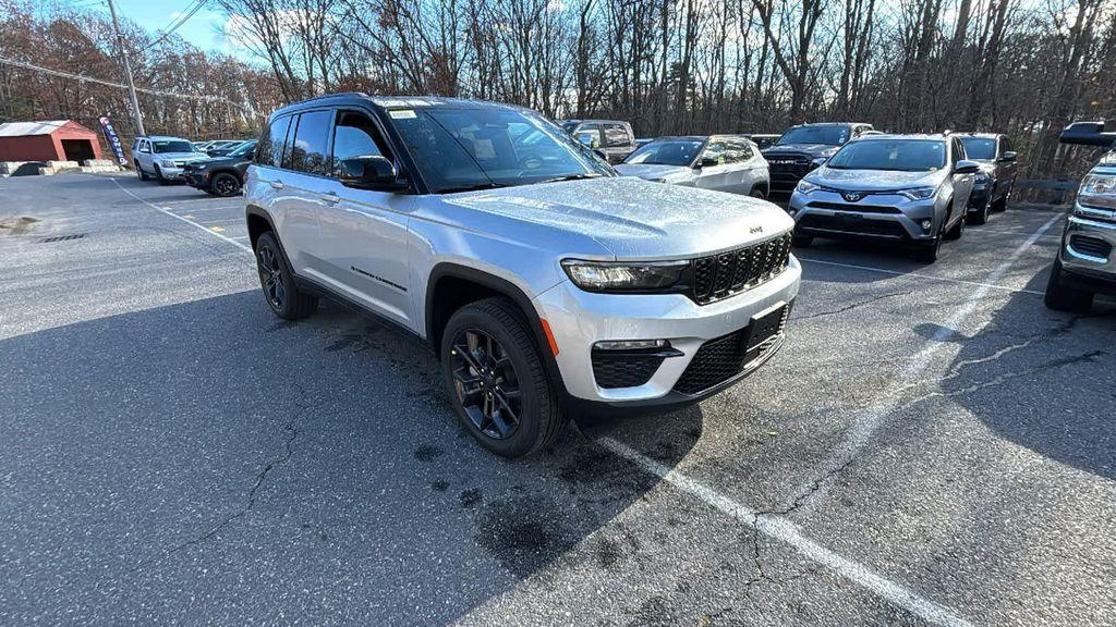 new 2025 Jeep Grand Cherokee car, priced at $51,284
