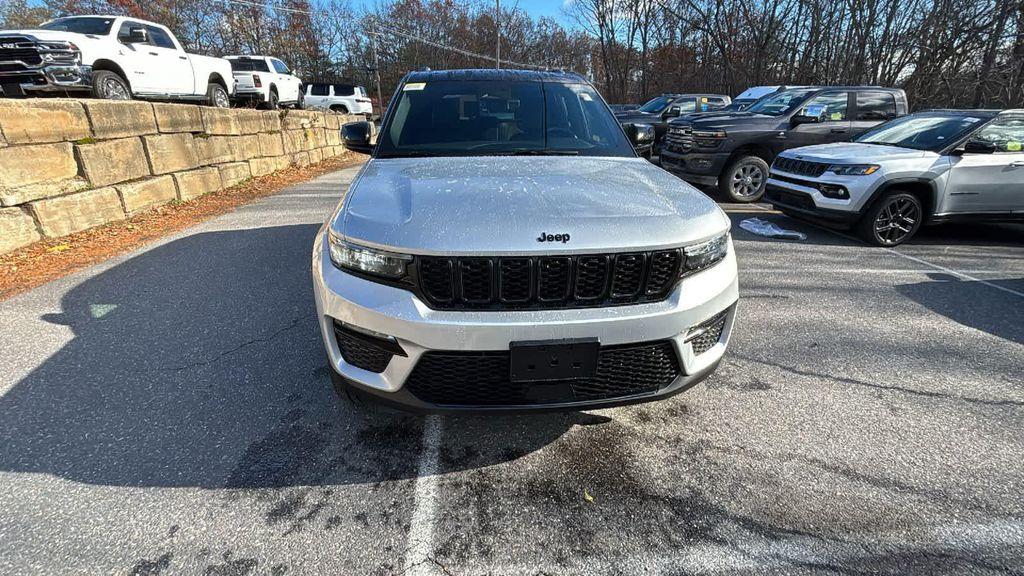new 2025 Jeep Grand Cherokee car, priced at $51,284