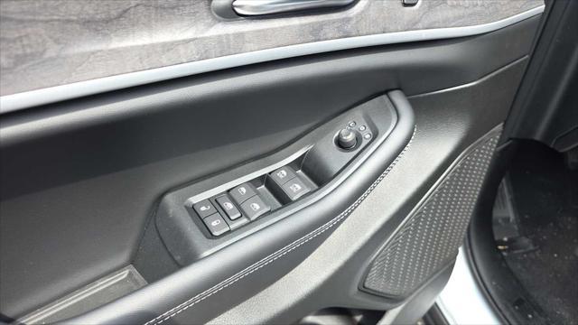 new 2025 Jeep Grand Cherokee car, priced at $47,922