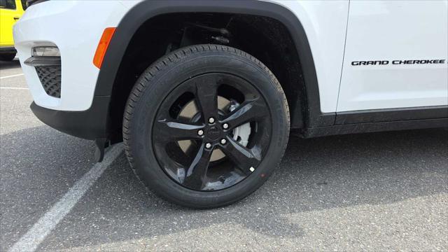 new 2025 Jeep Grand Cherokee car, priced at $47,922