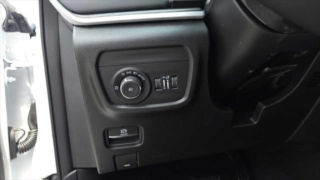 new 2025 Jeep Grand Cherokee car, priced at $47,922
