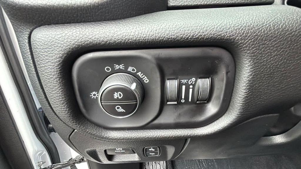 new 2025 Ram 1500 car, priced at $54,302
