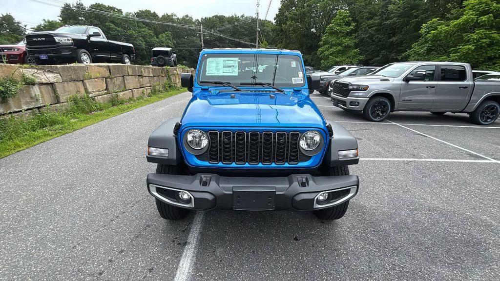 new 2025 Jeep Gladiator car, priced at $42,606