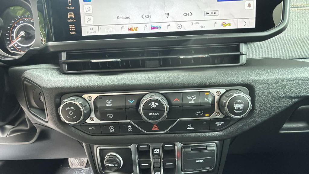 new 2025 Jeep Gladiator car, priced at $42,606