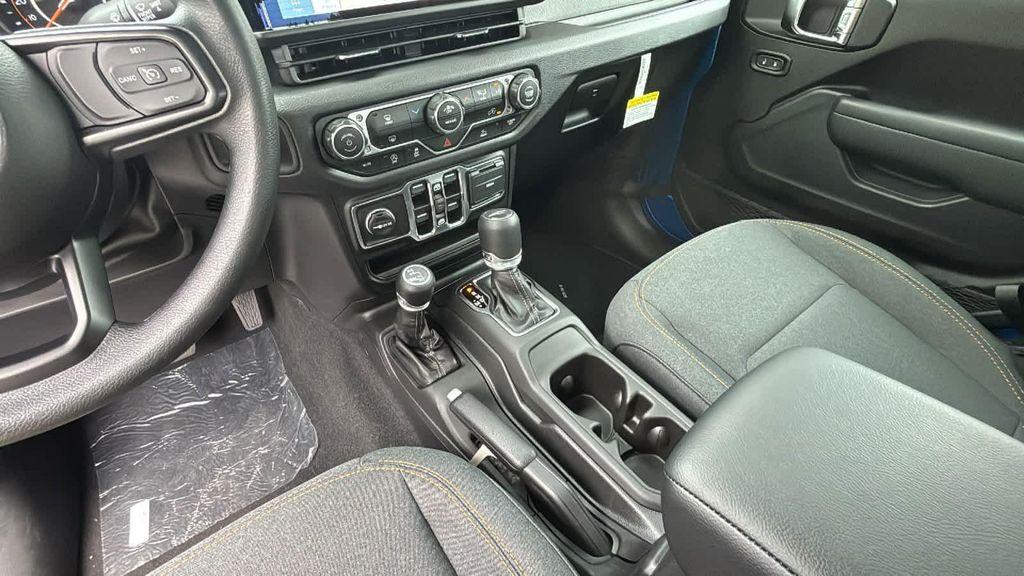 new 2025 Jeep Gladiator car, priced at $42,606
