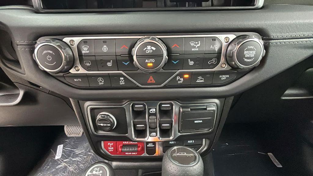 new 2026 Jeep Gladiator car, priced at $61,874