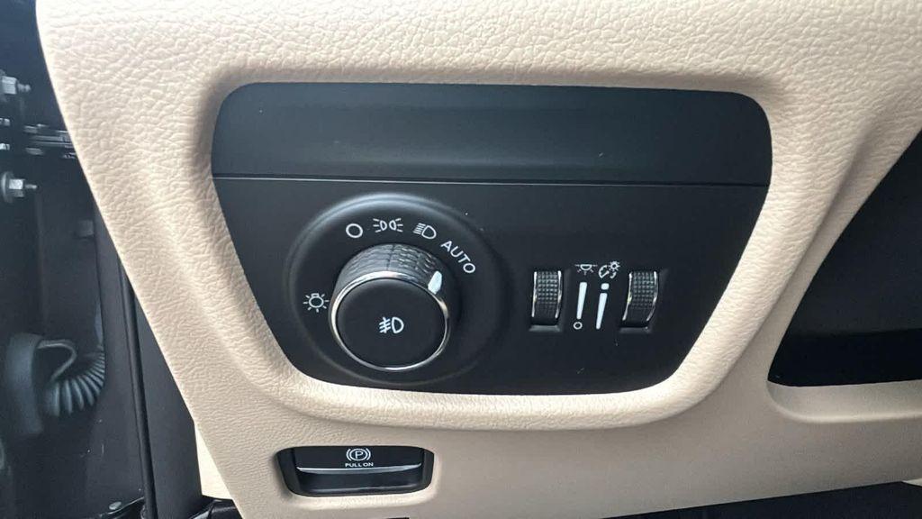 used 2023 Jeep Grand Cherokee car, priced at $33,977