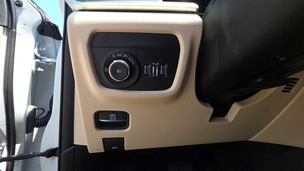 used 2022 Jeep Grand Cherokee car, priced at $34,979