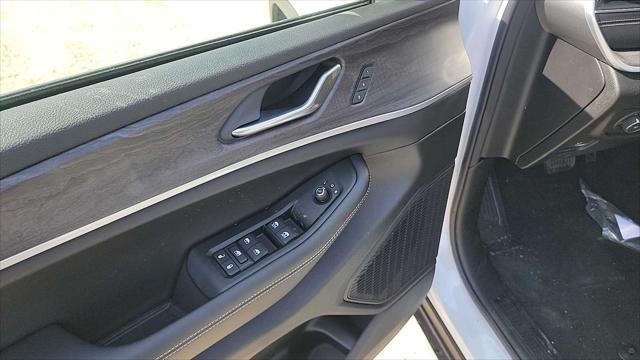 new 2025 Jeep Grand Cherokee car, priced at $49,722