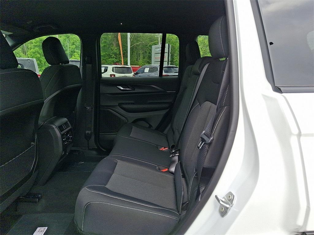new 2025 Jeep Grand Cherokee car, priced at $38,848