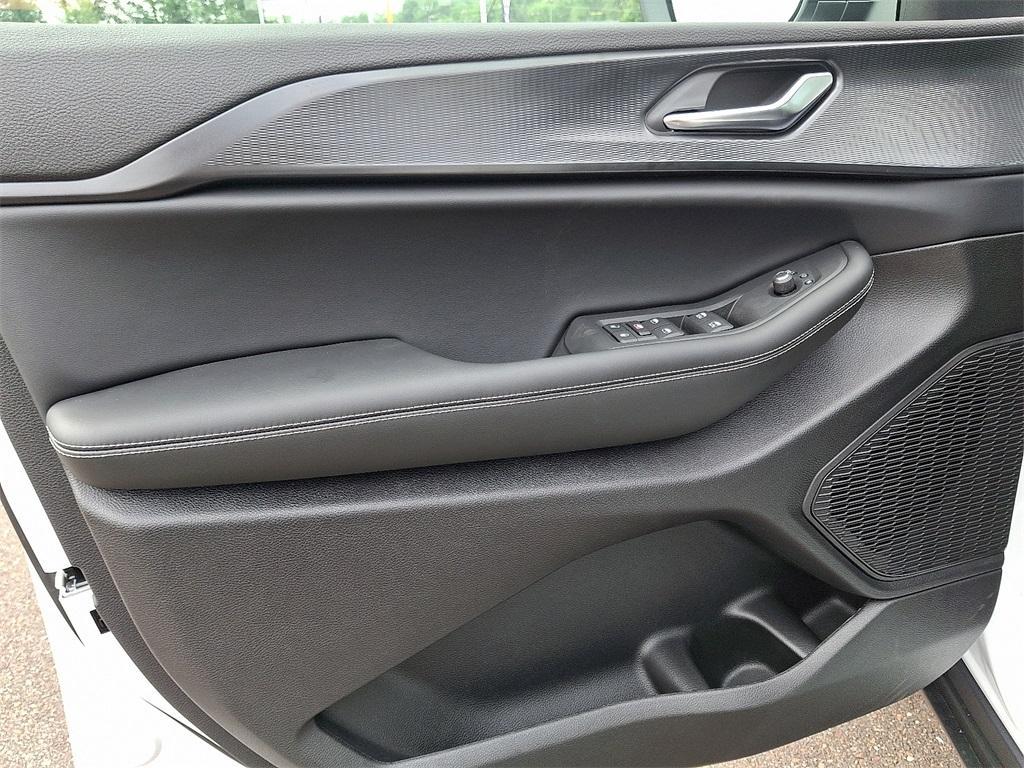 new 2025 Jeep Grand Cherokee car, priced at $38,848