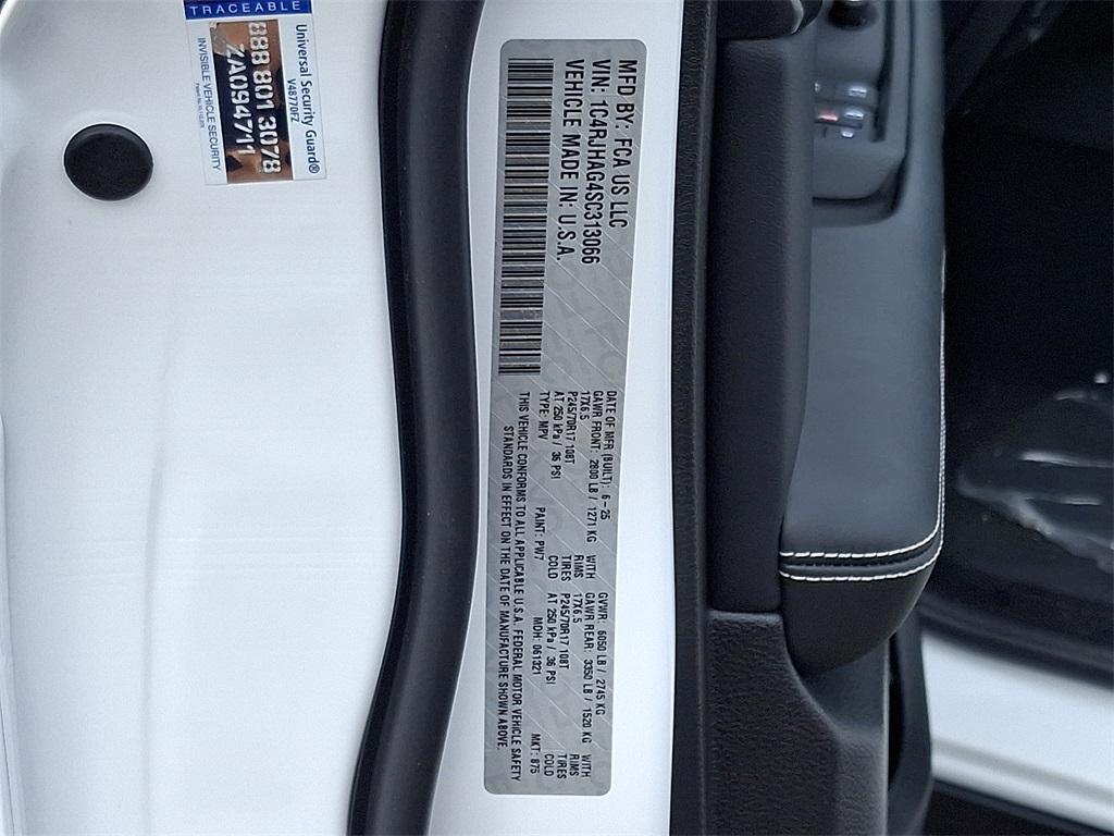 new 2025 Jeep Grand Cherokee car, priced at $38,848